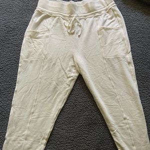 BRAND NEW FABLETICS marshmallow pants!